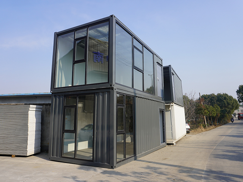 建一个集装箱房屋要比建造一个传统房子要快得多